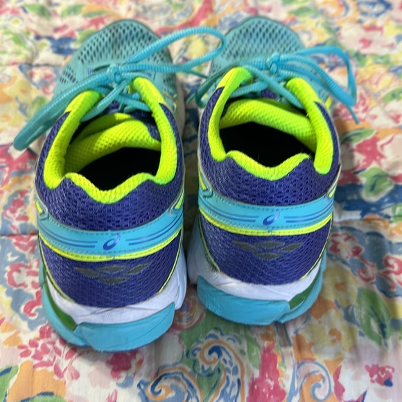 ASICS running shoes - Picture 2 of 6